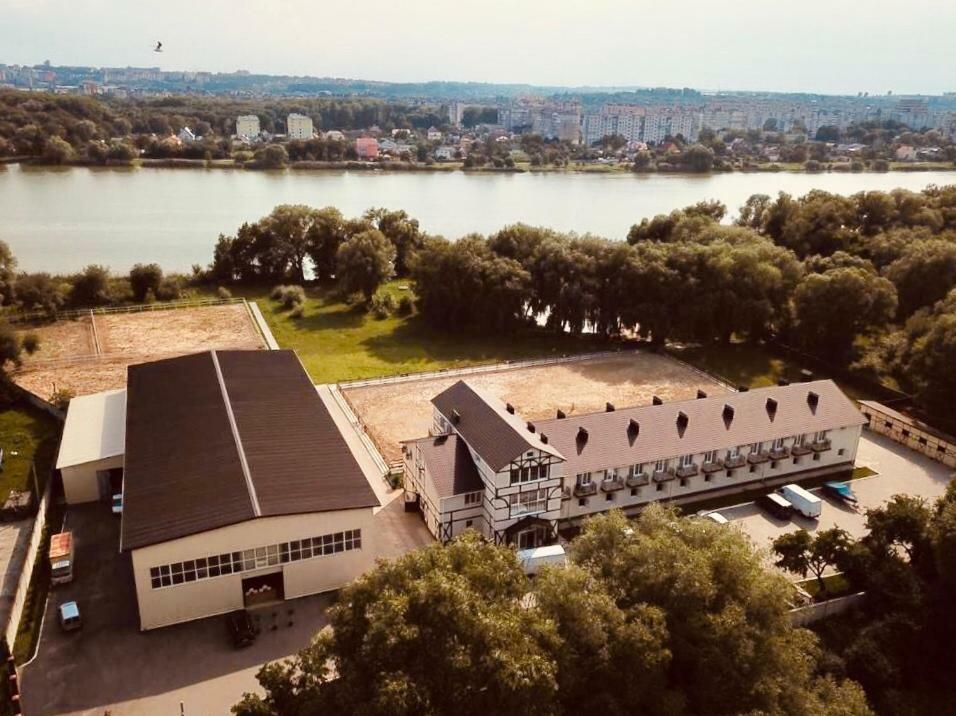 Tamerlan Khmelʼnytsʼkyy Exterior foto
